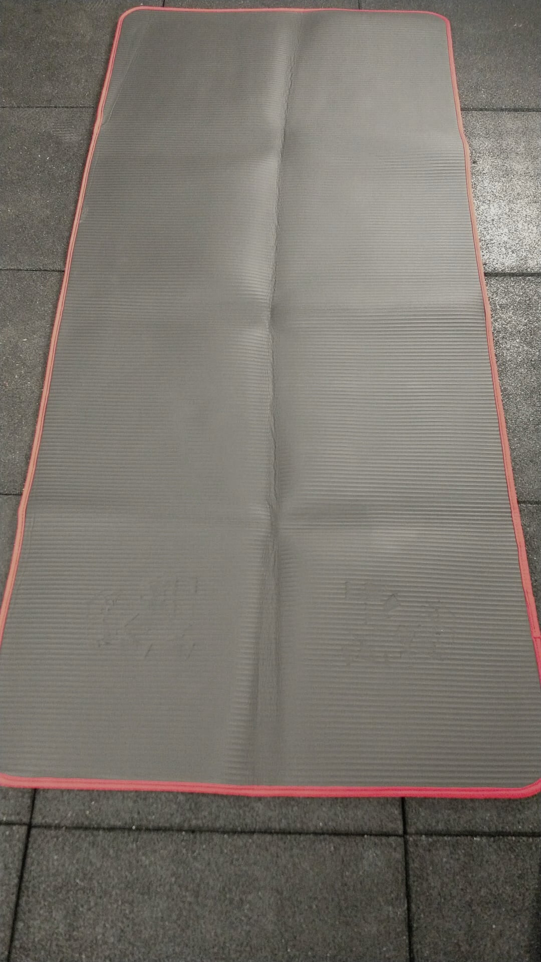 Esterilla de Yoga de 1 cm con Detalles de Embalaje